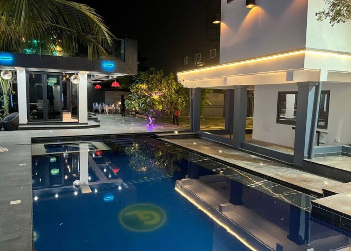 General's Lounge pool 1